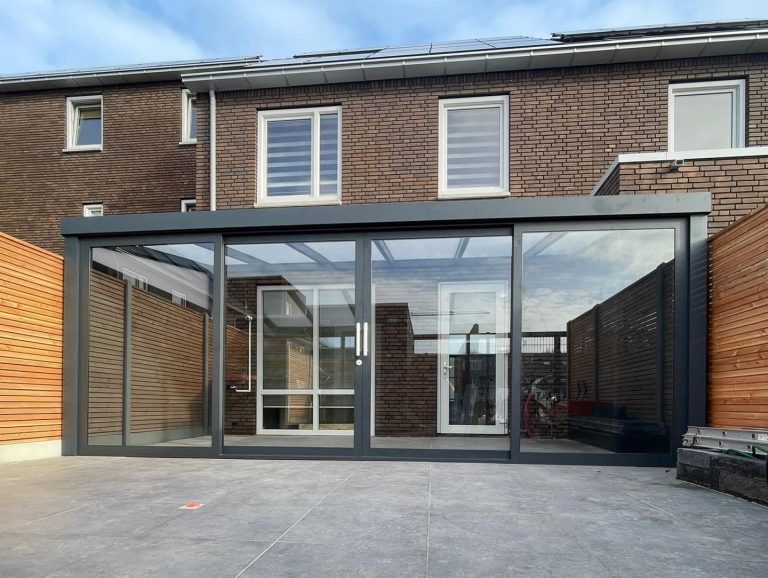 Aluminium veranda met dubbele glazen deuren